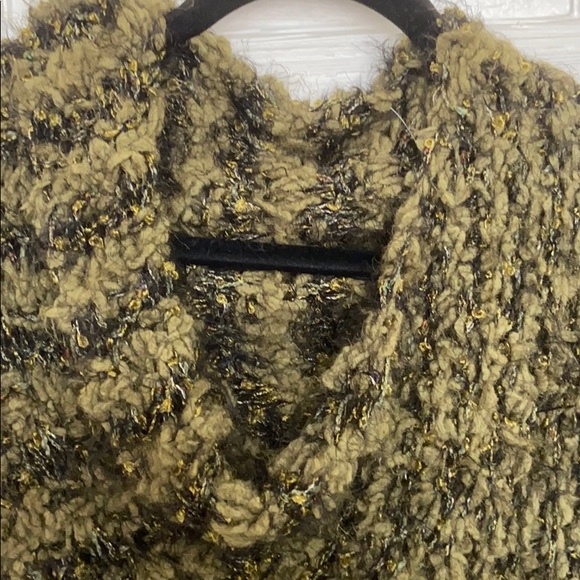 Hand knit poncho , one of a kind, imported yarns - Picture 3 of 3